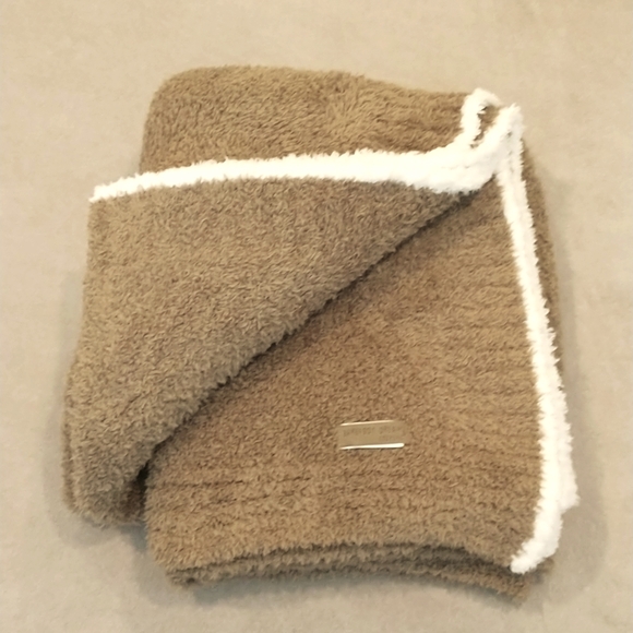 New Barefoot Dreams CozyChic Blanket